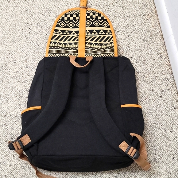 Backpack - Picture 4 of 6